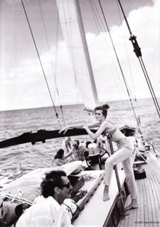 Claudia Schiffer feet photo thumbnail