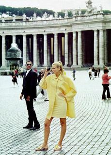 Claudia Schiffer feet photo thumbnail