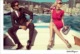 Claudia Schiffer feet photo thumbnail