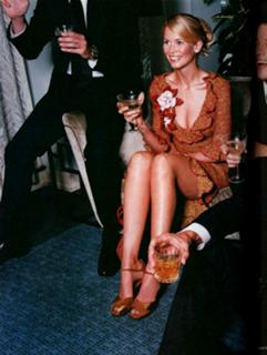 Claudia Schiffer feet photo thumbnail