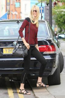 Claudia Schiffer feet photo thumbnail