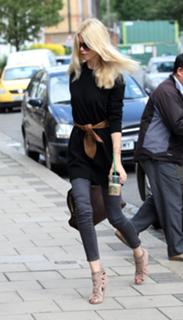 Claudia Schiffer feet photo thumbnail