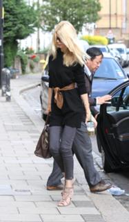 Claudia Schiffer feet photo thumbnail