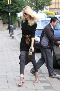 Claudia Schiffer feet photo thumbnail