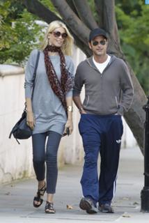 Claudia Schiffer feet photo thumbnail