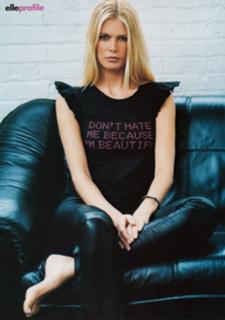 Claudia Schiffer feet photo thumbnail
