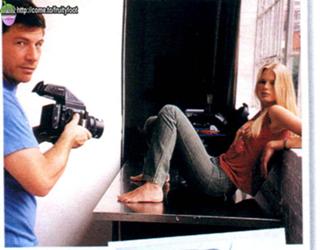 Claudia Schiffer feet photo thumbnail