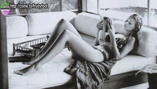 Claudia Schiffer feet photo thumbnail