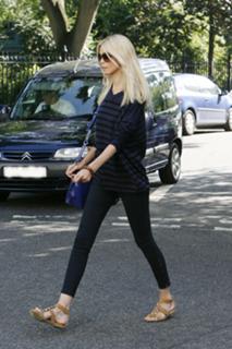 Claudia Schiffer feet photo thumbnail