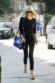 Claudia Schiffer feet photo thumbnail