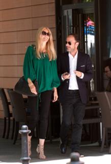 Claudia Schiffer feet photo thumbnail