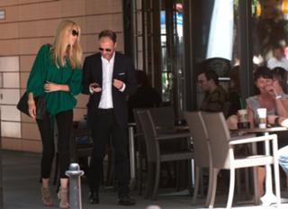 Claudia Schiffer feet photo thumbnail