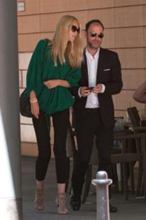 Claudia Schiffer feet photo thumbnail