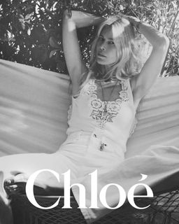 Claudia Schiffer feet photo thumbnail