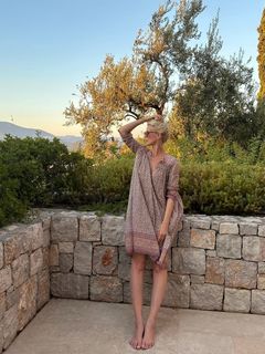 Claudia Schiffer feet photo thumbnail