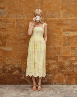 Claudia Schiffer feet photo thumbnail