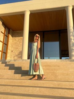 Claudia Schiffer feet photo thumbnail