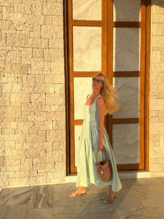 Claudia Schiffer feet photo thumbnail