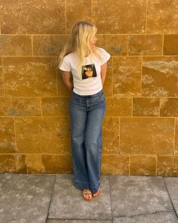 Claudia Schiffer feet photo thumbnail