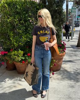 Claudia Schiffer feet photo thumbnail