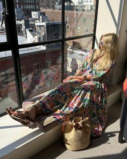 Claudia Schiffer feet photo thumbnail