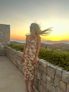 Claudia Schiffer feet photo thumbnail