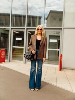 Claudia Schiffer feet photo thumbnail