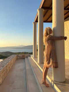 Claudia Schiffer feet photo thumbnail