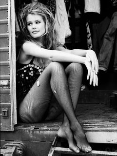 Claudia Schiffer feet photo 8