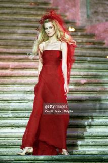 Claudia Schiffer feet photo 3