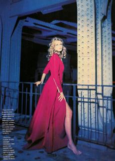 Claudia Schiffer feet photo thumbnail