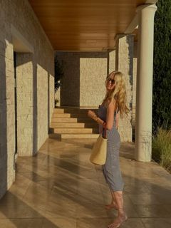Claudia Schiffer feet photo 4