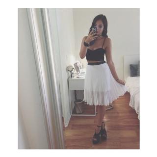 Claudia Sulewski feet photo 11