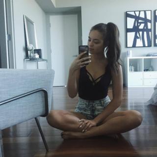 Claudia Sulewski feet photo 8