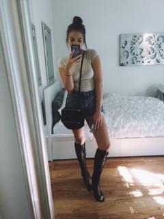 Claudia Sulewski feet photo 14