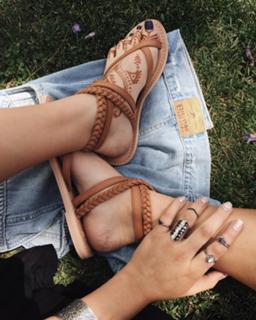 Claudia Sulewski feet photo 4