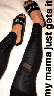 Claudia Sulewski feet photo 7