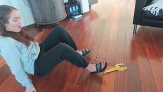 Claudia Sulewski feet photo 3