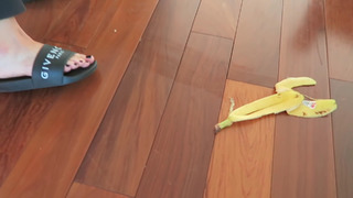 Claudia Sulewski feet photo 1