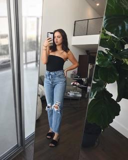 Claudia Sulewski feet photo 11