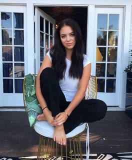 Claudia Sulewski feet photo 14