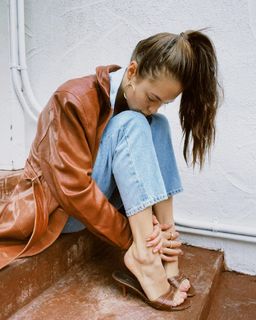 Claudia Sulewski feet photo 6