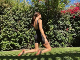Claudia Sulewski feet photo 18