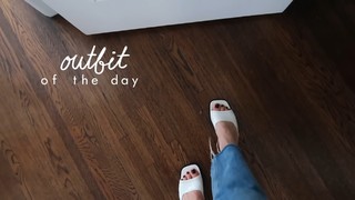 Claudia Sulewski feet photo 17