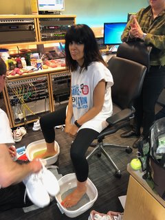 Claudia Winkleman feet photo thumbnail