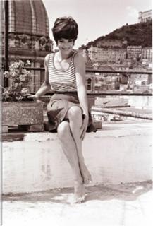 Claudine Auger feet photo 5