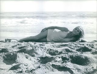 Claudine Auger feet photo 6