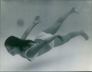 Claudine Auger feet photo 5