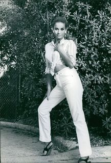 Claudine Auger feet photo 19