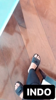 Cleo feet photo thumbnail